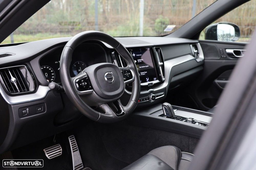 Volvo XC 60 2.0 B4 Plus Dark - 23