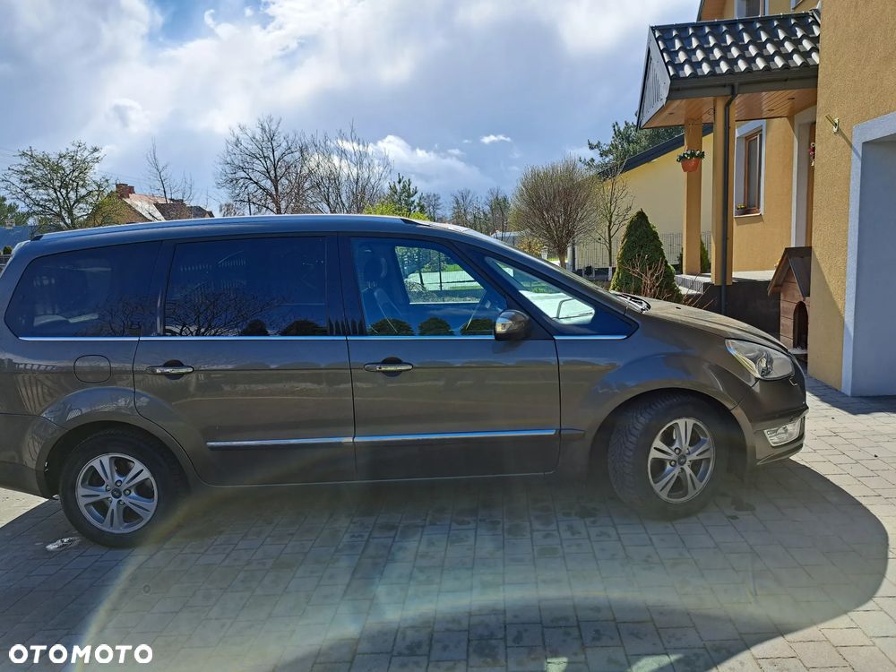 Ford Galaxy 2010 photo 2