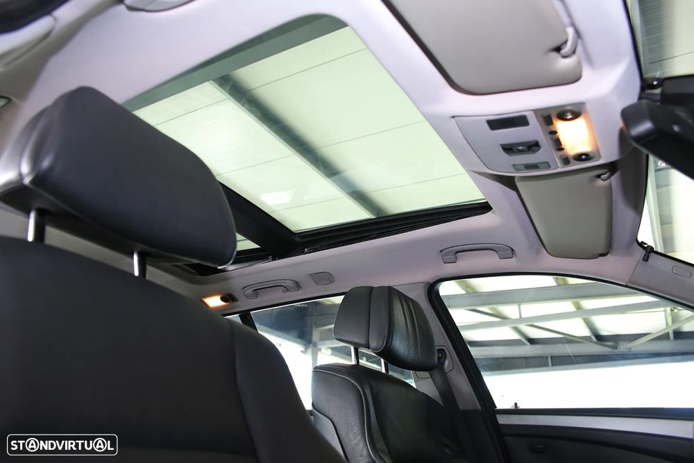 BMW 520 dA Touring Executive - 10