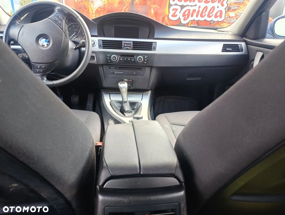 BMW Seria 3 318i - 8
