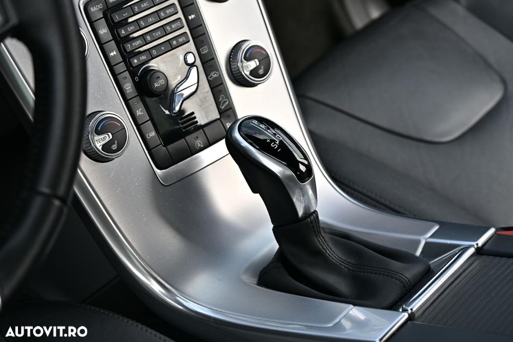 Volvo XC 60 D5 AWD Geartronic Summum - 22