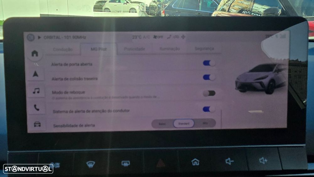 MG MG4 64 kWh Luxury - 27