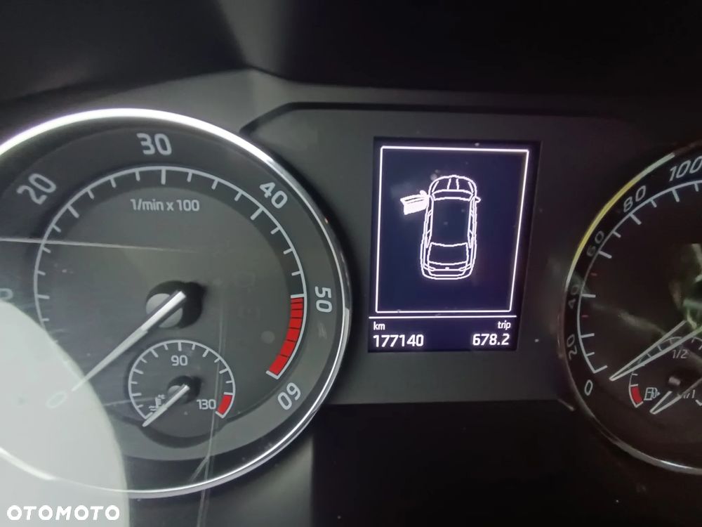 Skoda Superb 2.0 TDI Ambition DSG - 5