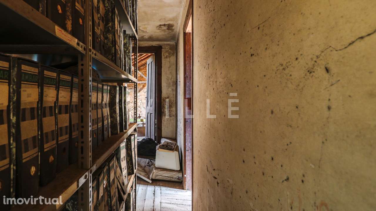 Prédio para remodelação no centro de Anadia - Grande imagem: 3/55