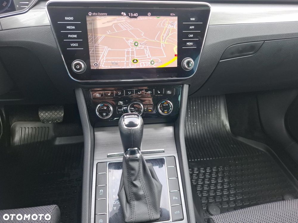 Skoda Superb 2.0 TDI SCR Style DSG - 23