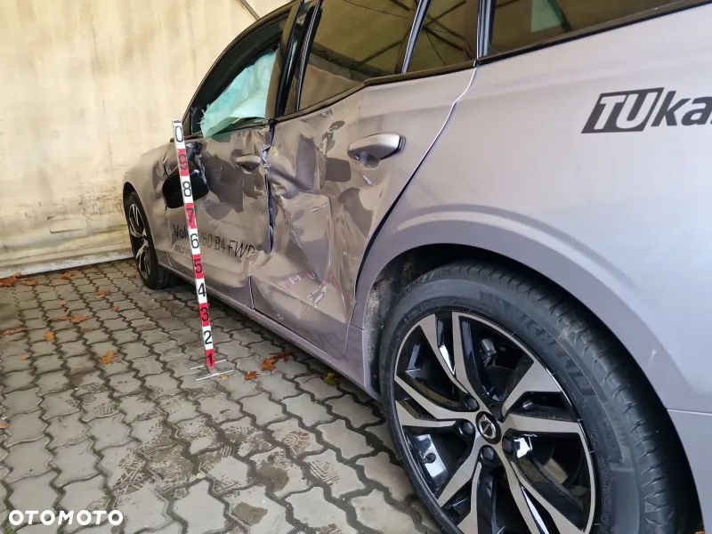 Volvo V60 B4 D Plus Dark - 13