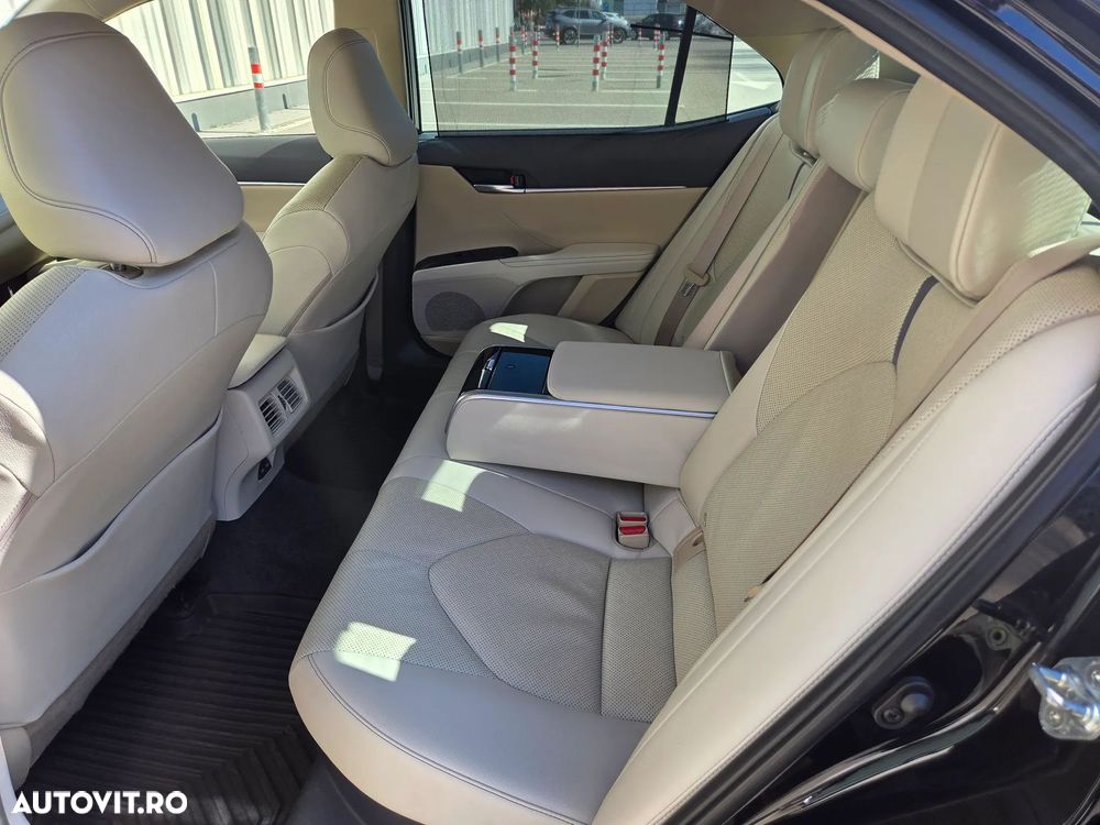 Toyota Camry 2.5 Exclusive - 28