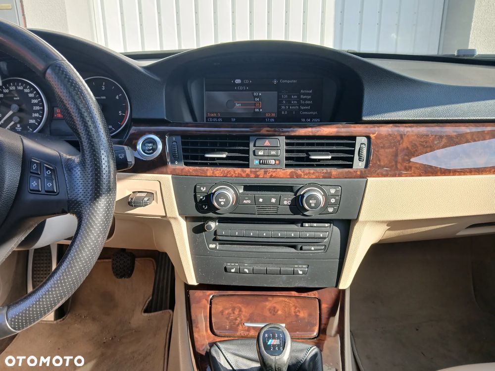 BMW Seria 3 325d - 15