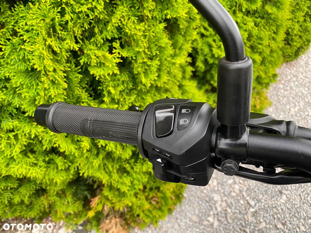 Husqvarna Svartpilen - 22