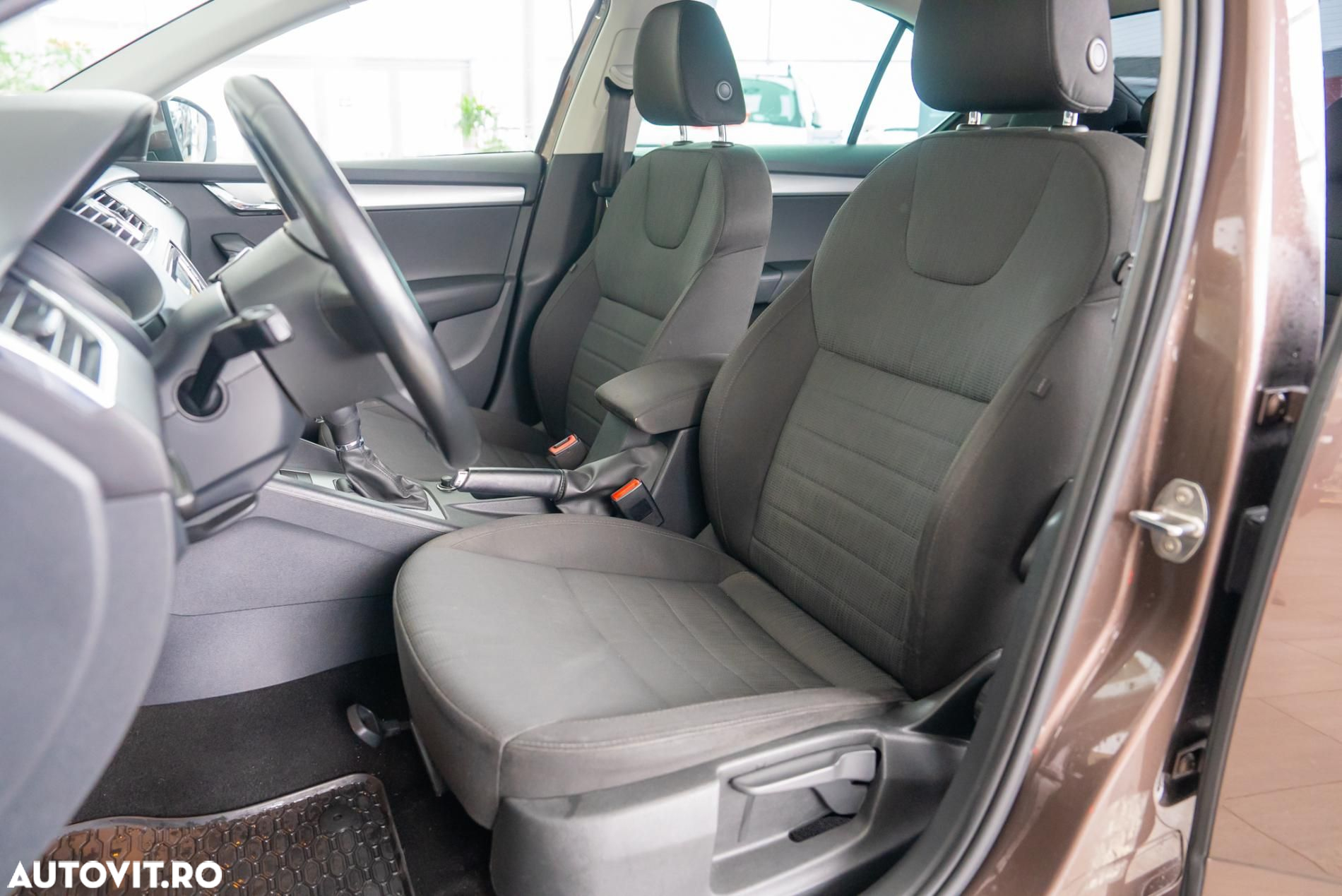 Skoda Octavia 1.6 TDI (Green tec) DSG Joy - 6