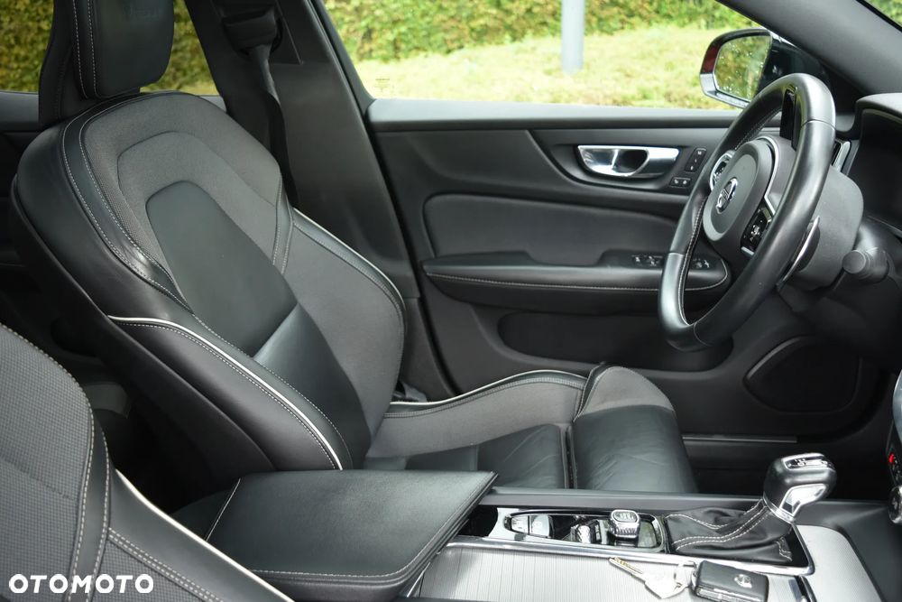 Volvo S60 T5 R-Design - 23