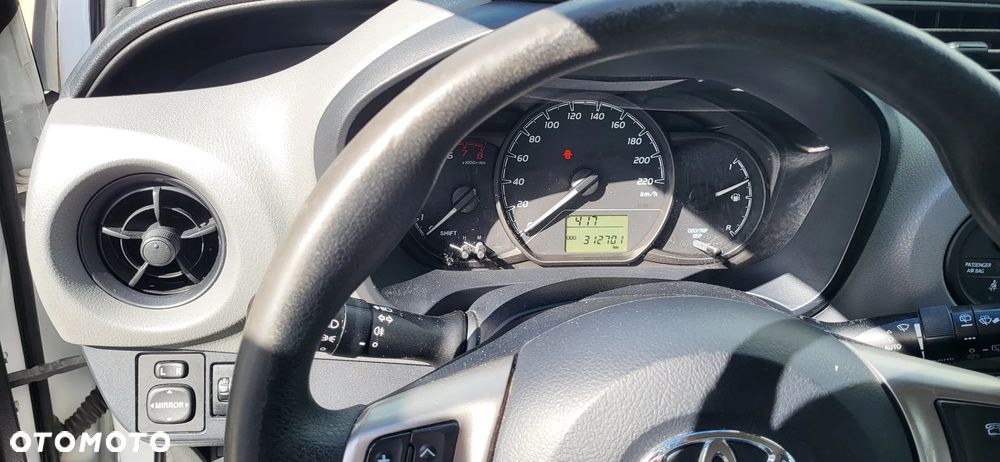 Toyota Yaris - 7