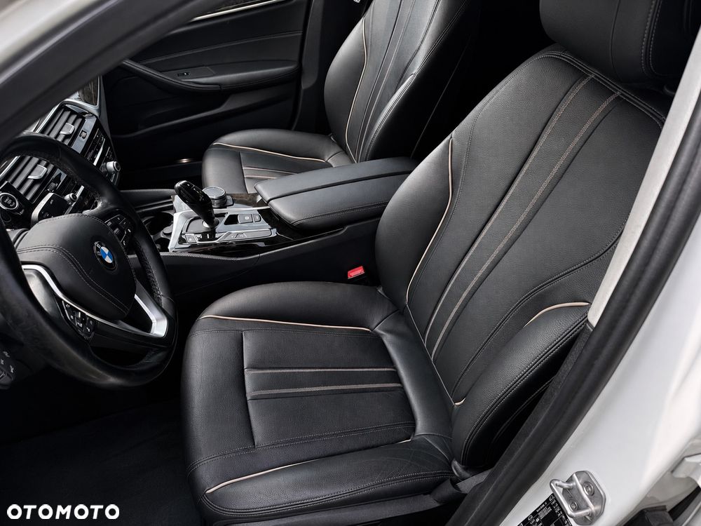 BMW Seria 5 530i Luxury Line sport - 11