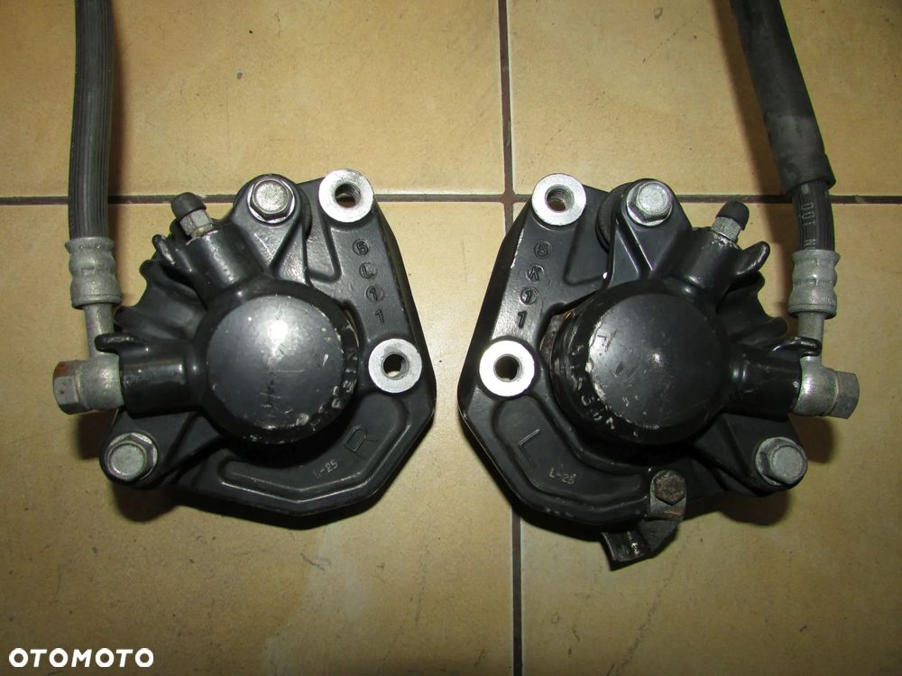 Honda CB 400 N zaciski hamulcowe przód