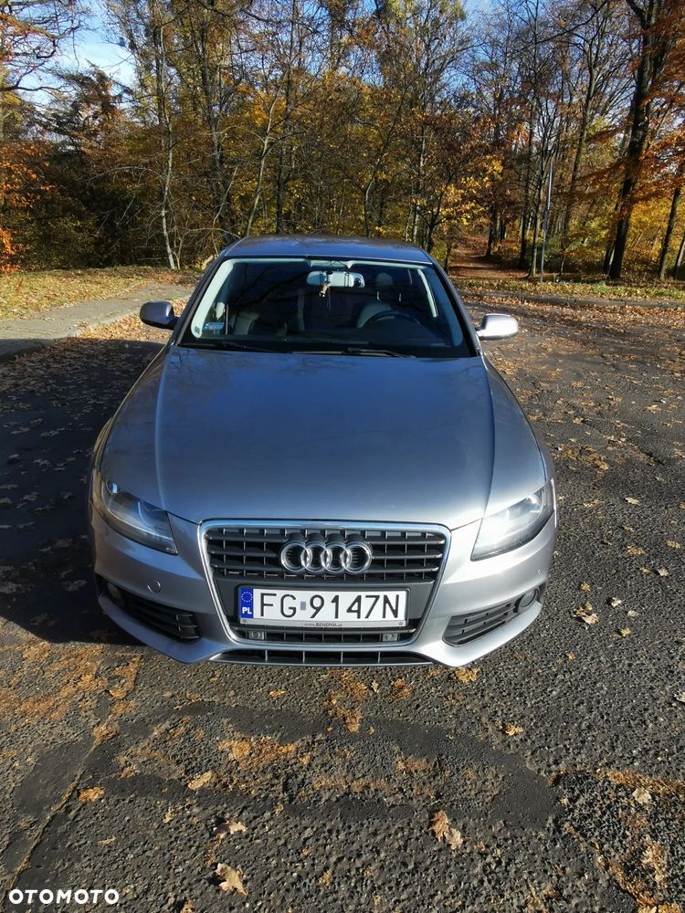 Audi A4 Limousine - 1