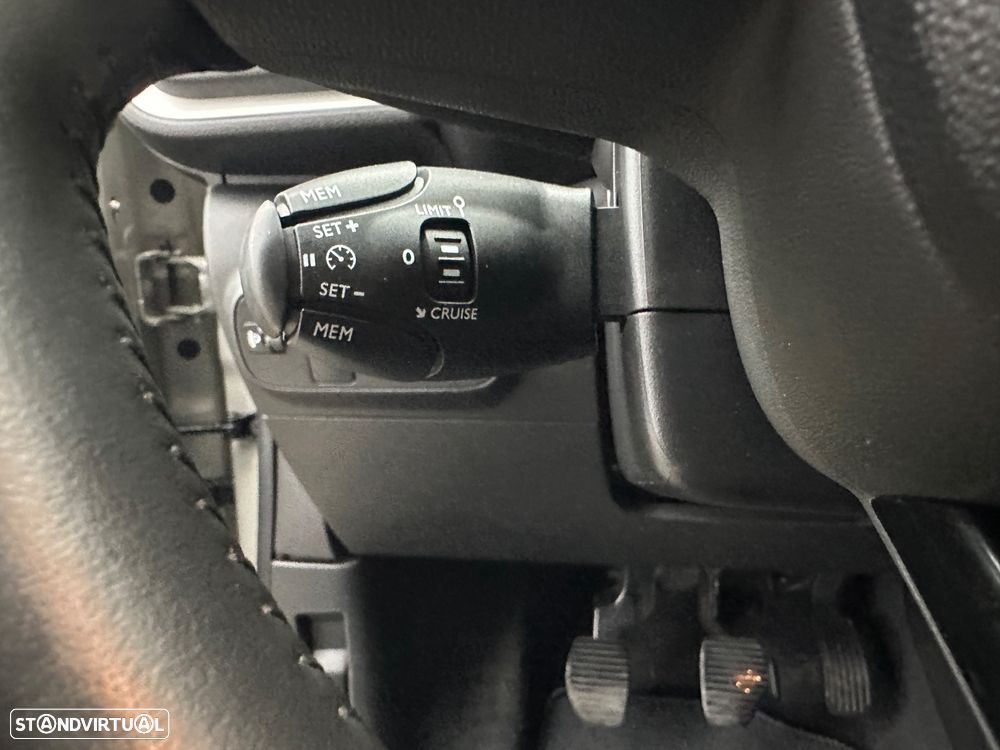 Citroën C3 1.2 PureTech Shine - 24