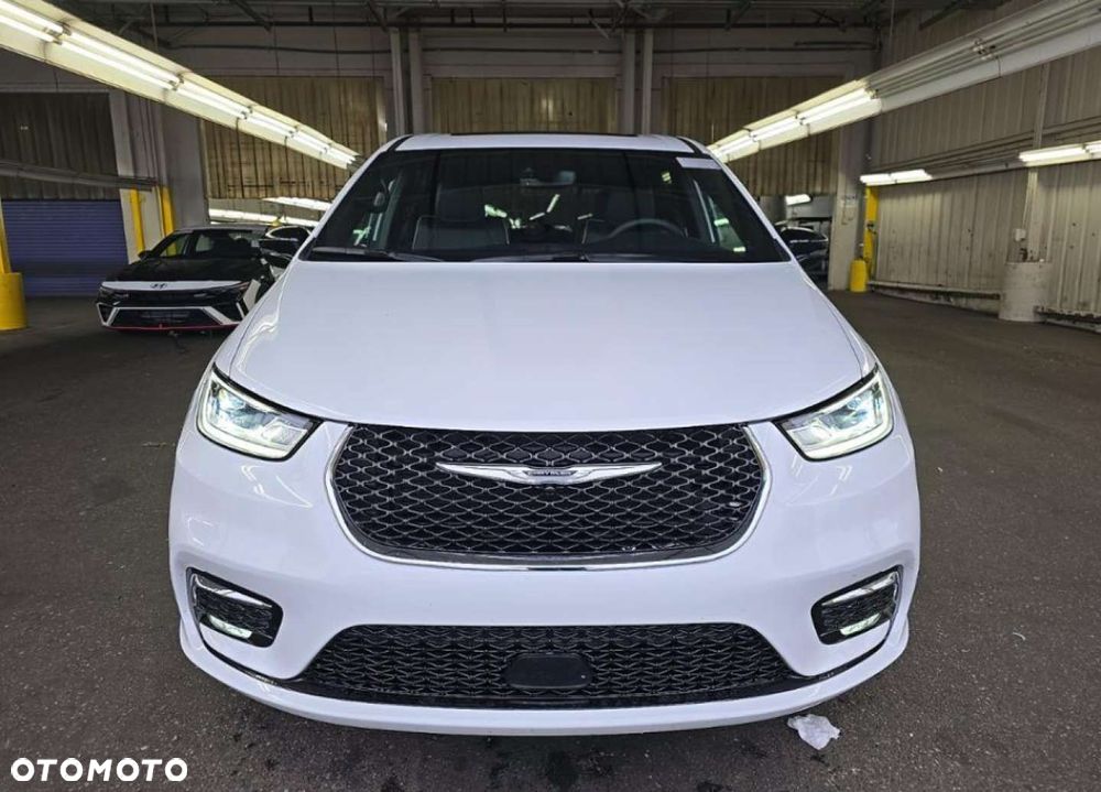 Chrysler Pacifica - 8