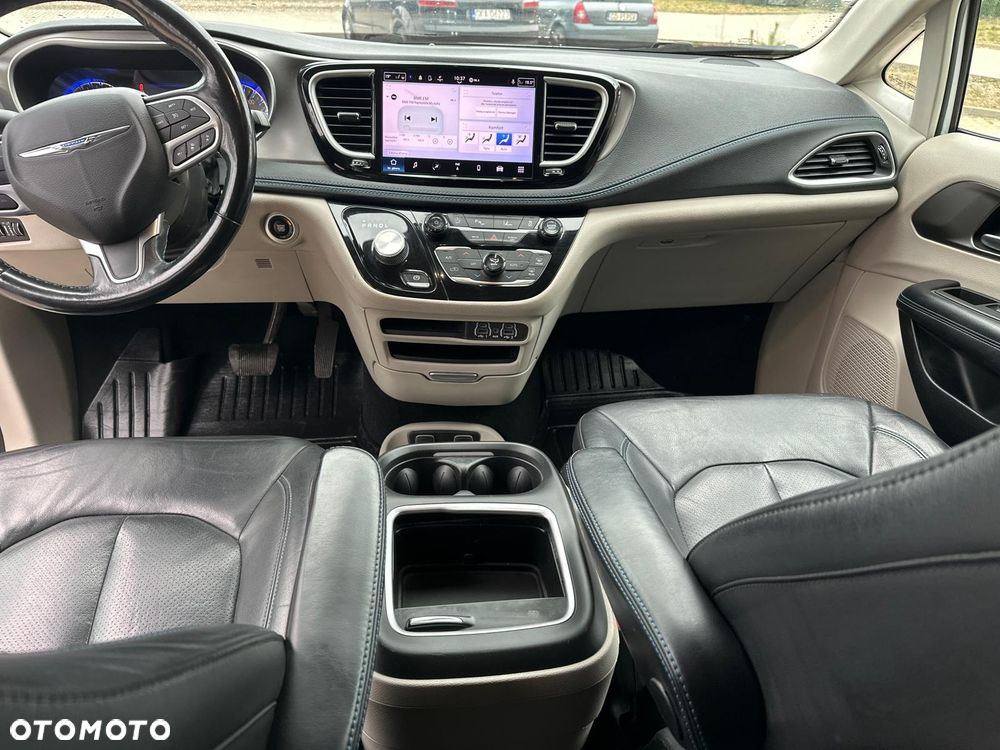 Chrysler Pacifica - 11