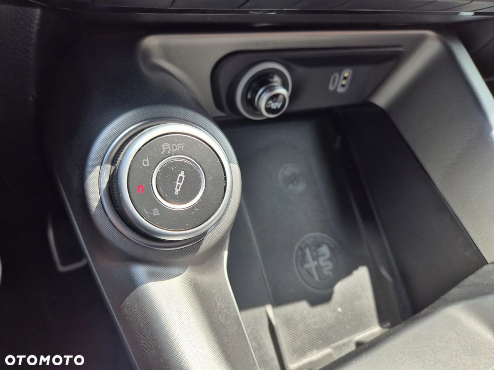 Alfa Romeo Tonale 1.3 VGT Plug-In-Hybrid Q4 Edizione Speciale - 28