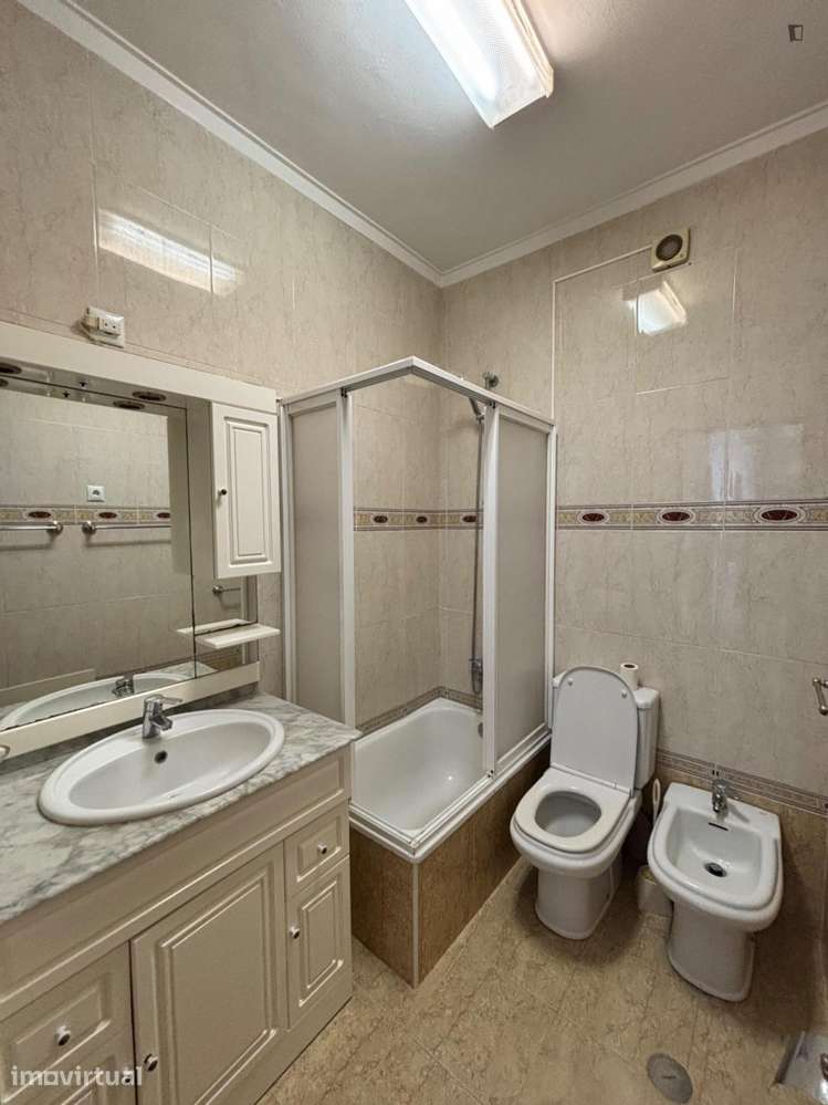 Quarto - localizado em Almada Lisbon - Grande imagem: 3/12
