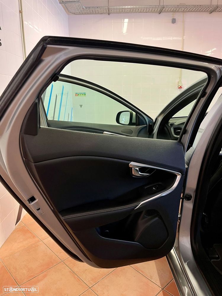 Volvo V40 2.0 D2 R-Design Momentum - 39
