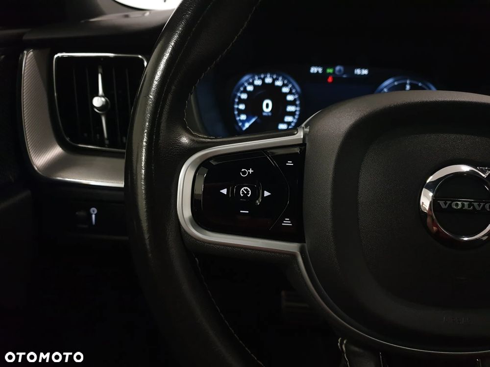 Volvo XC 60 D4 R-Design - 12