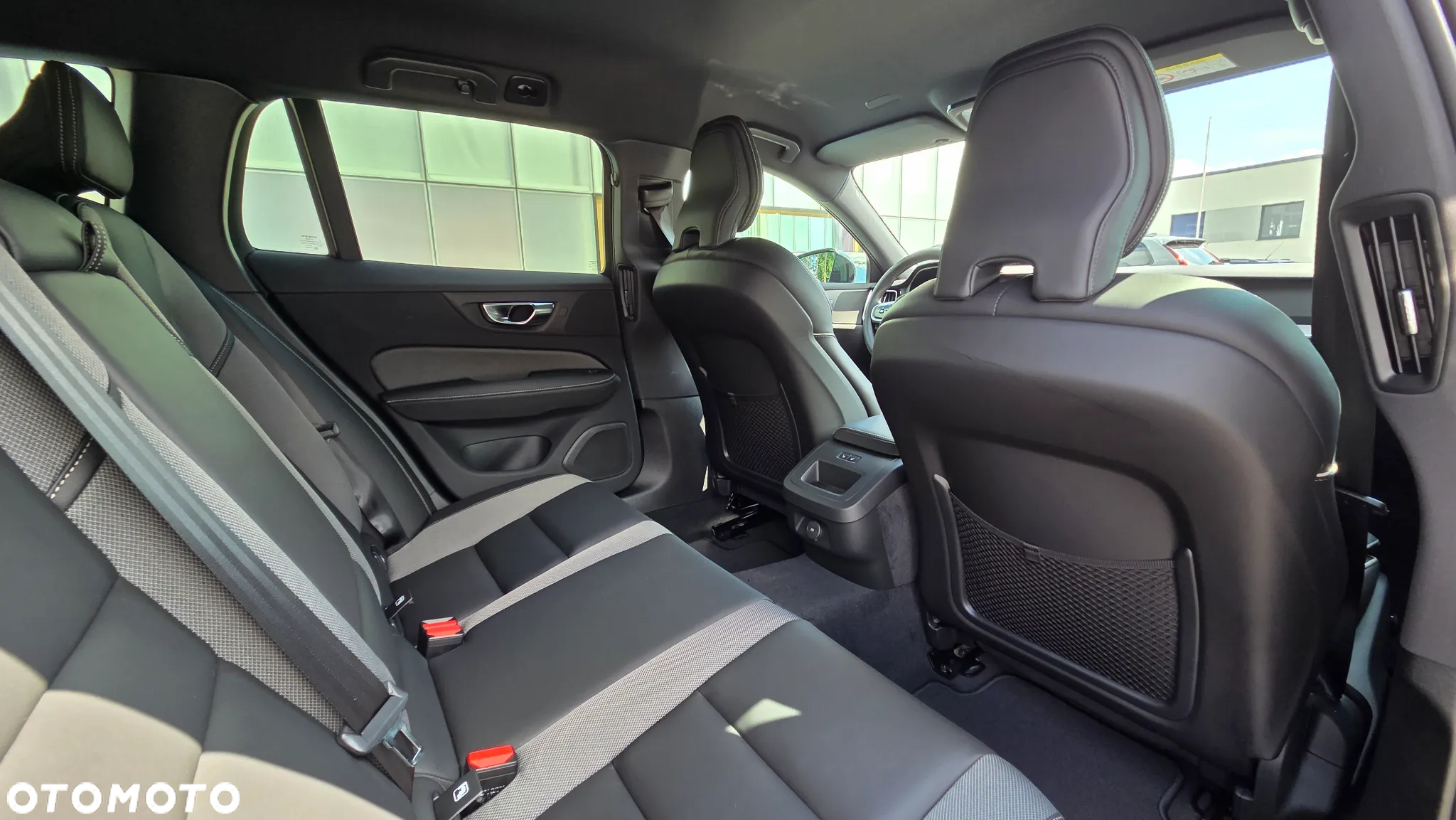 Volvo V60 B4 B Plus Dark - 16