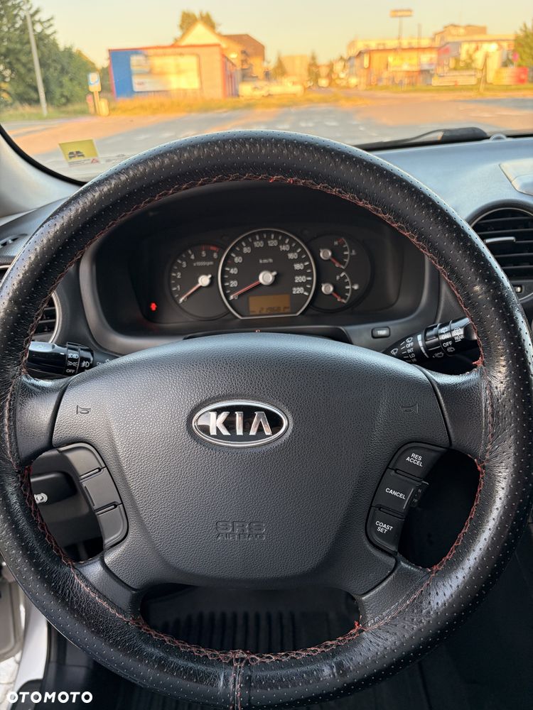 Kia Carens - 8