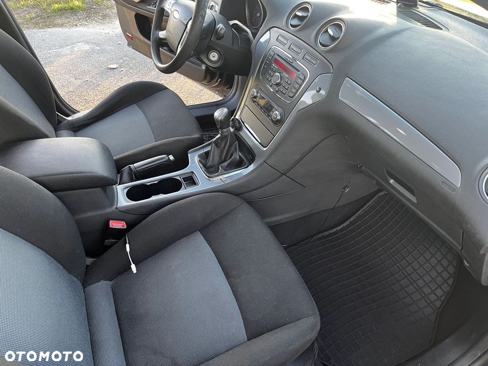 Ford Mondeo 2.0 Ambiente - 19
