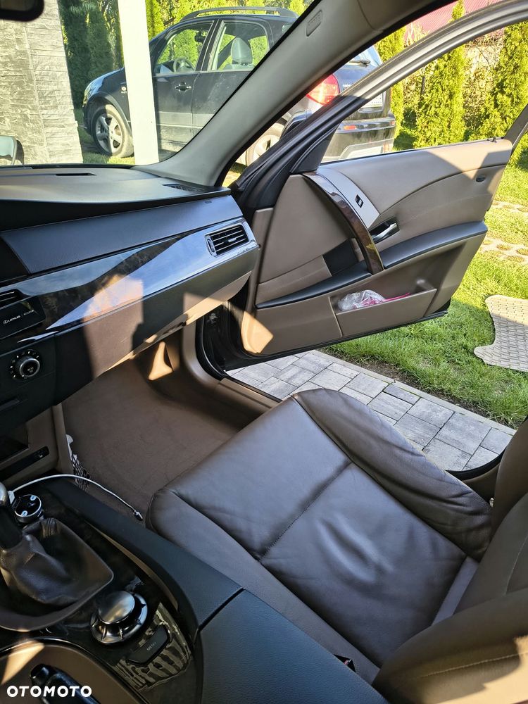 BMW Seria 5 525d - 16