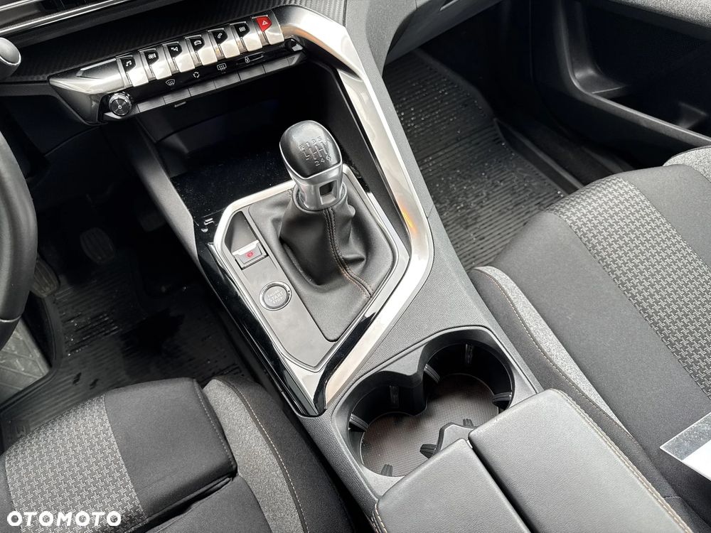 Peugeot 3008 1.2 PureTech GPF Allure S&S - 11