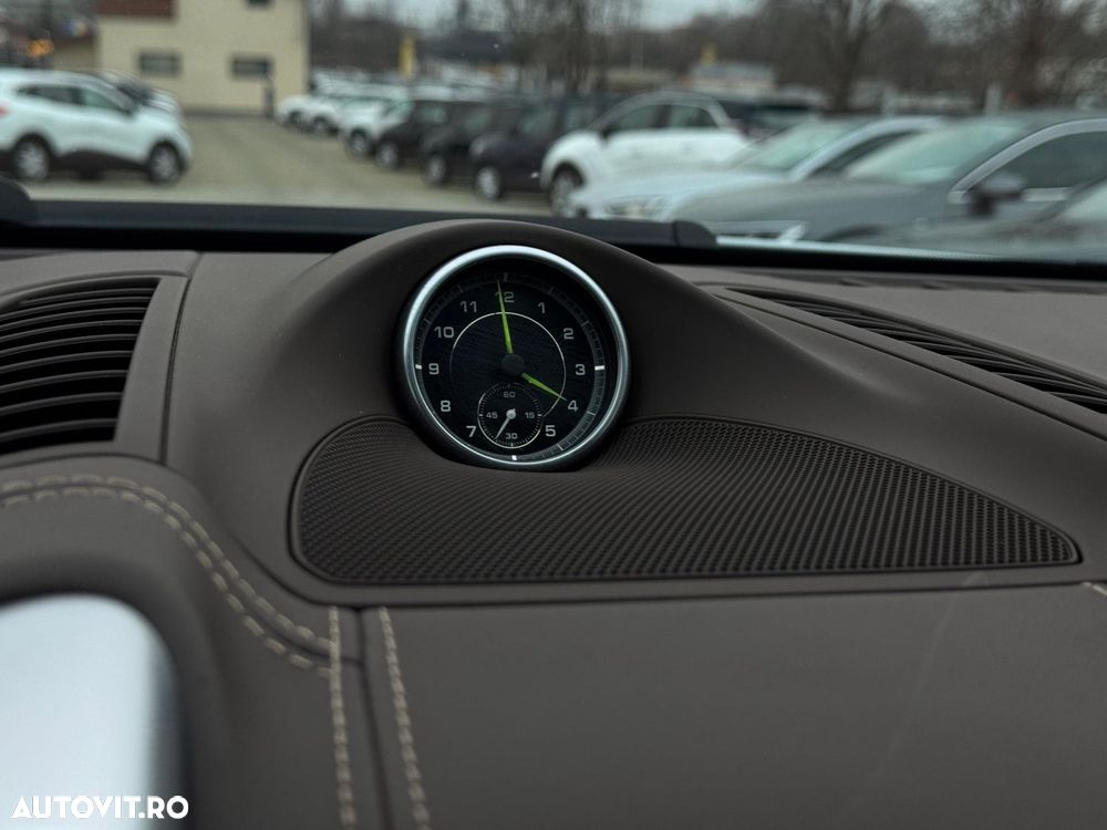 Porsche Cayenne - 32