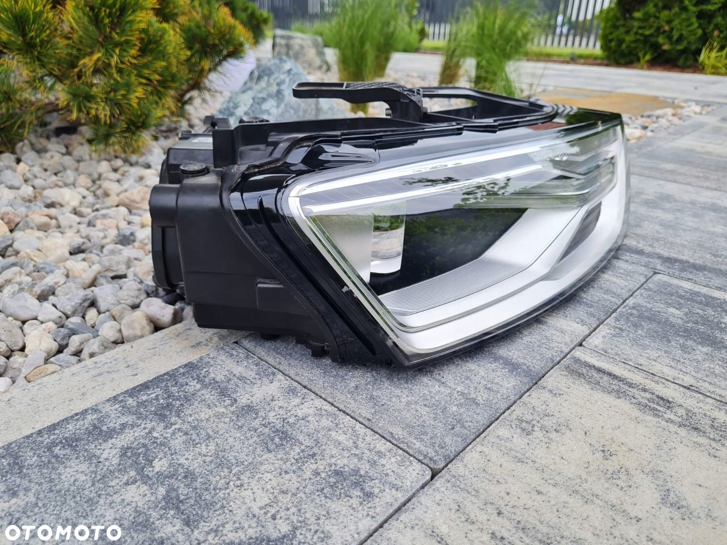 AUDI Q3 8U0 LIFT Lampa prawa przód Bi Xenon Led 8U0941044C - 4