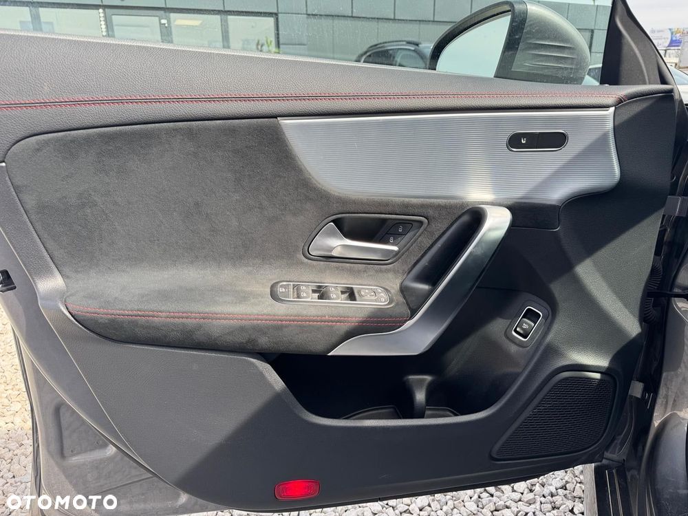Mercedes-Benz CLA 250 4Matic 7G-DCT AMG Line - 16
