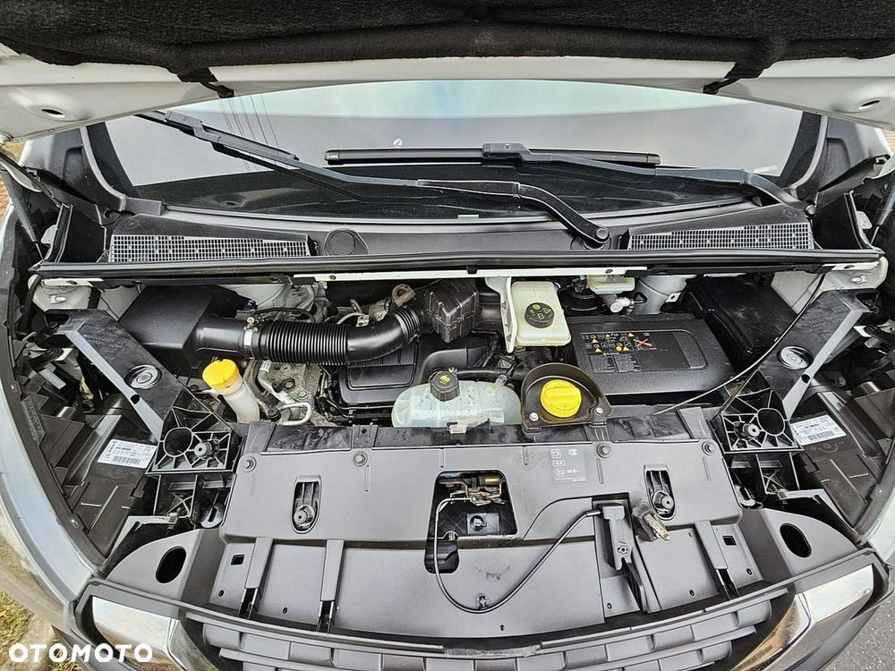 Nissan NV300 - 12
