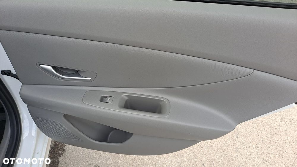 Hyundai Elantra ver-1-6-comfort - 22