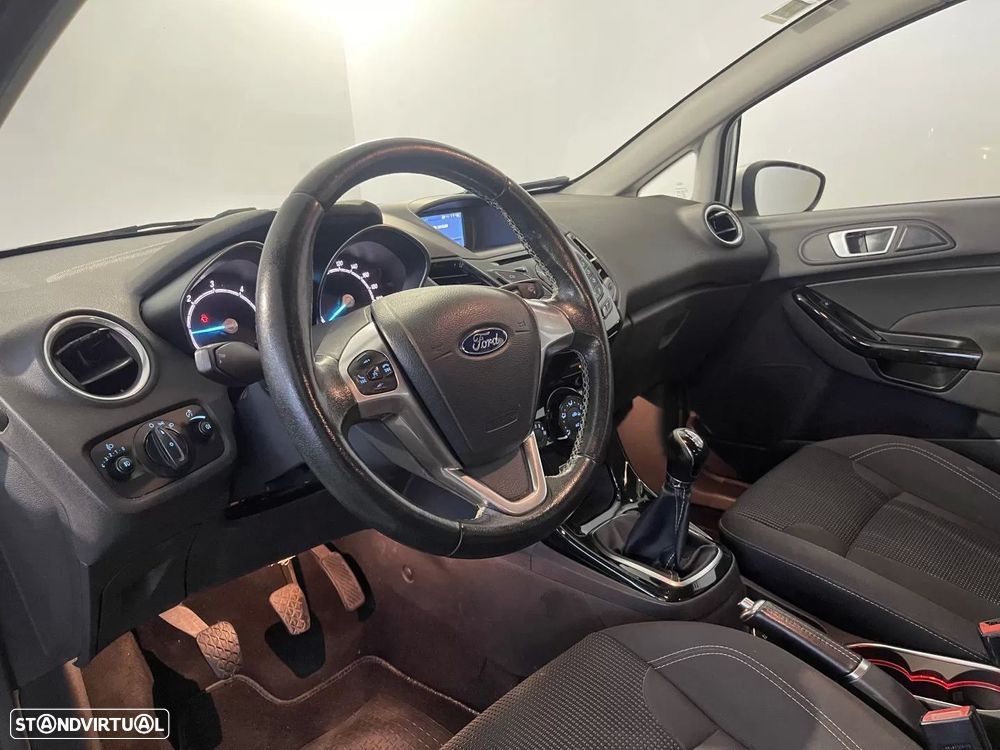 Ford Fiesta 1.5 TDCi Titanium — fotografia 9