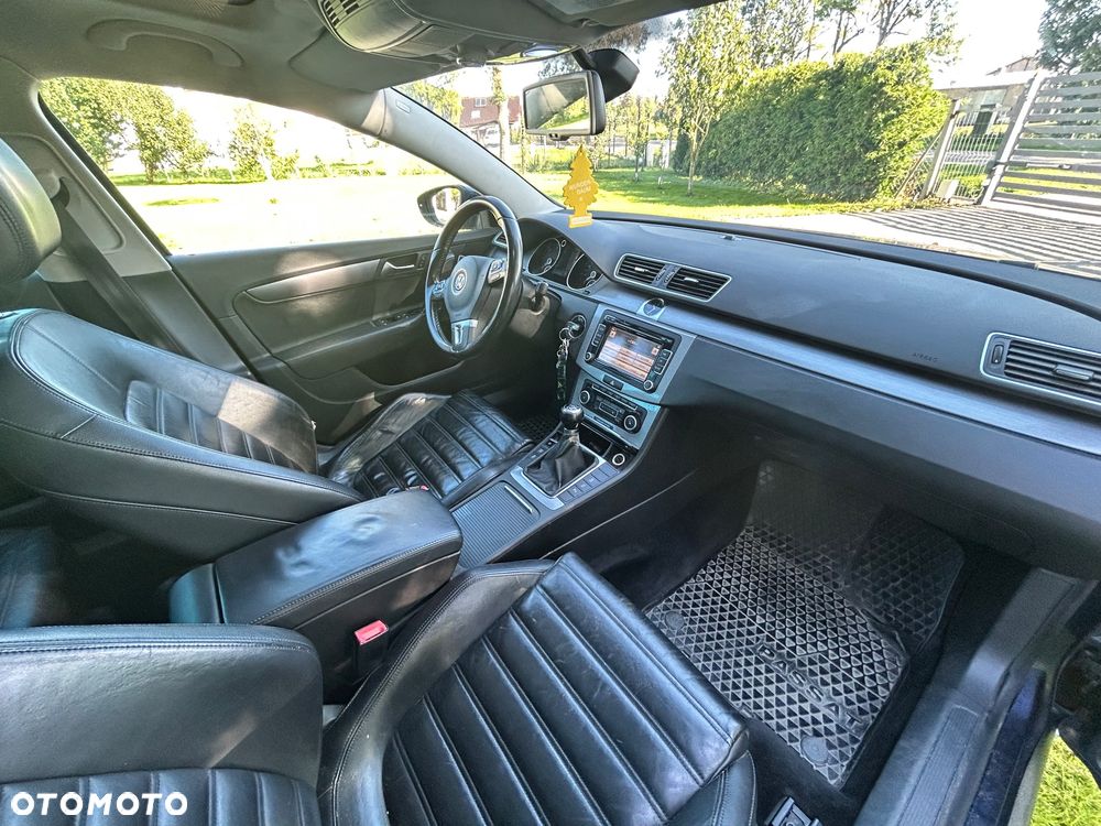 Volkswagen Passat 2.0 TDI BlueMotion Technology Trendline - 12