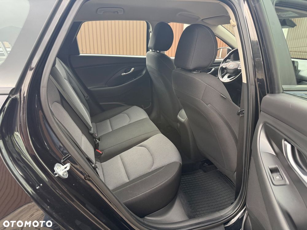 Hyundai i30 1.5 DPI Classic + - 6