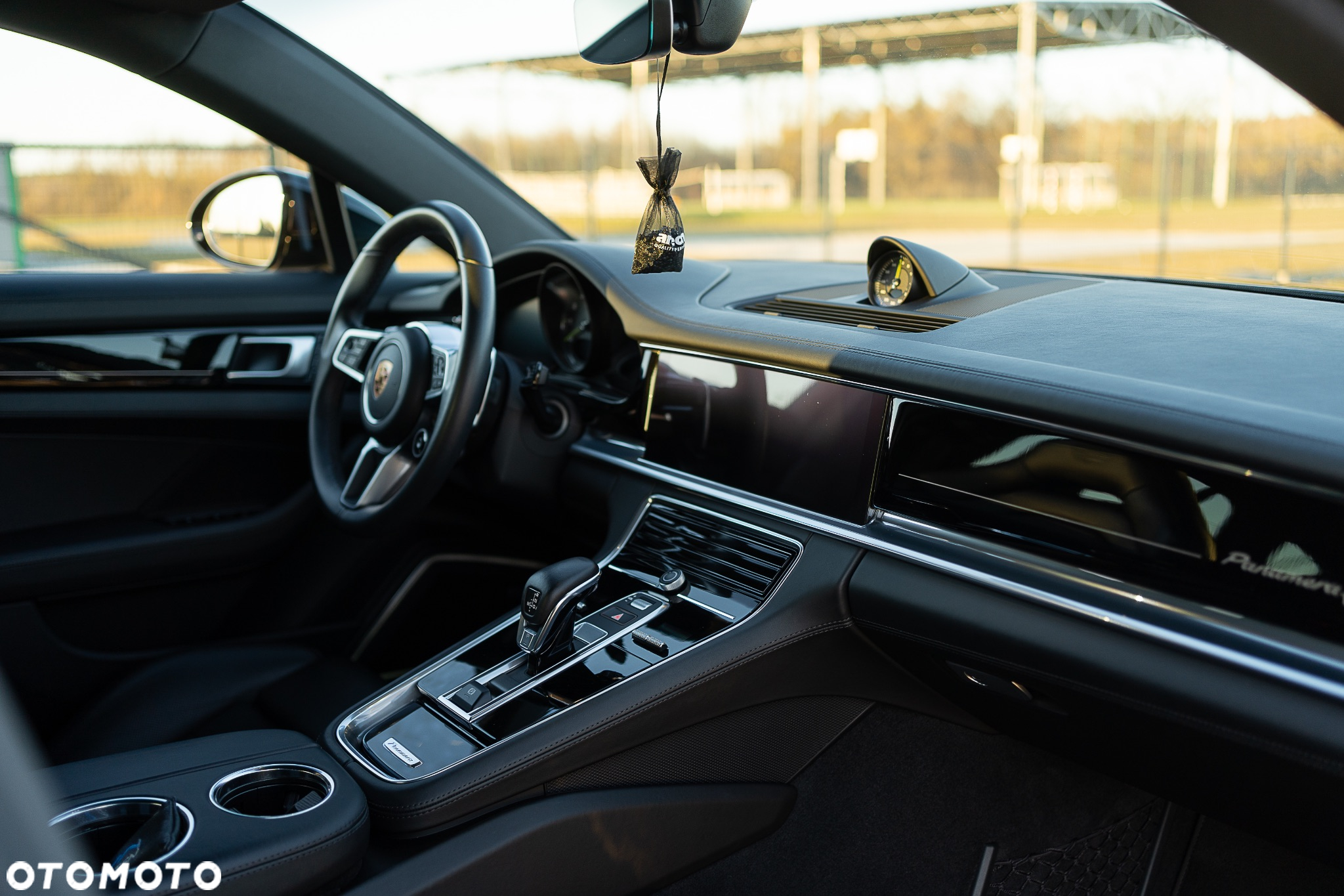 Porsche Panamera 4 E-Hybrid 10 Years Edition - 17