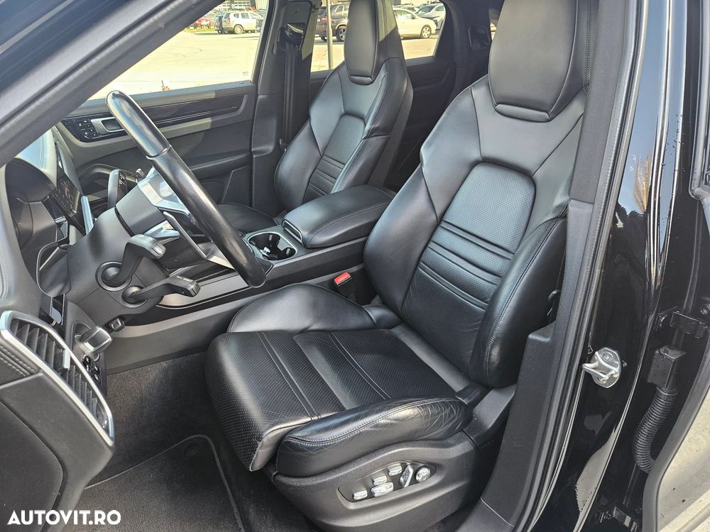 Porsche Cayenne Coupe E-Hybrid Tiptronic S Platinum Edition - 24