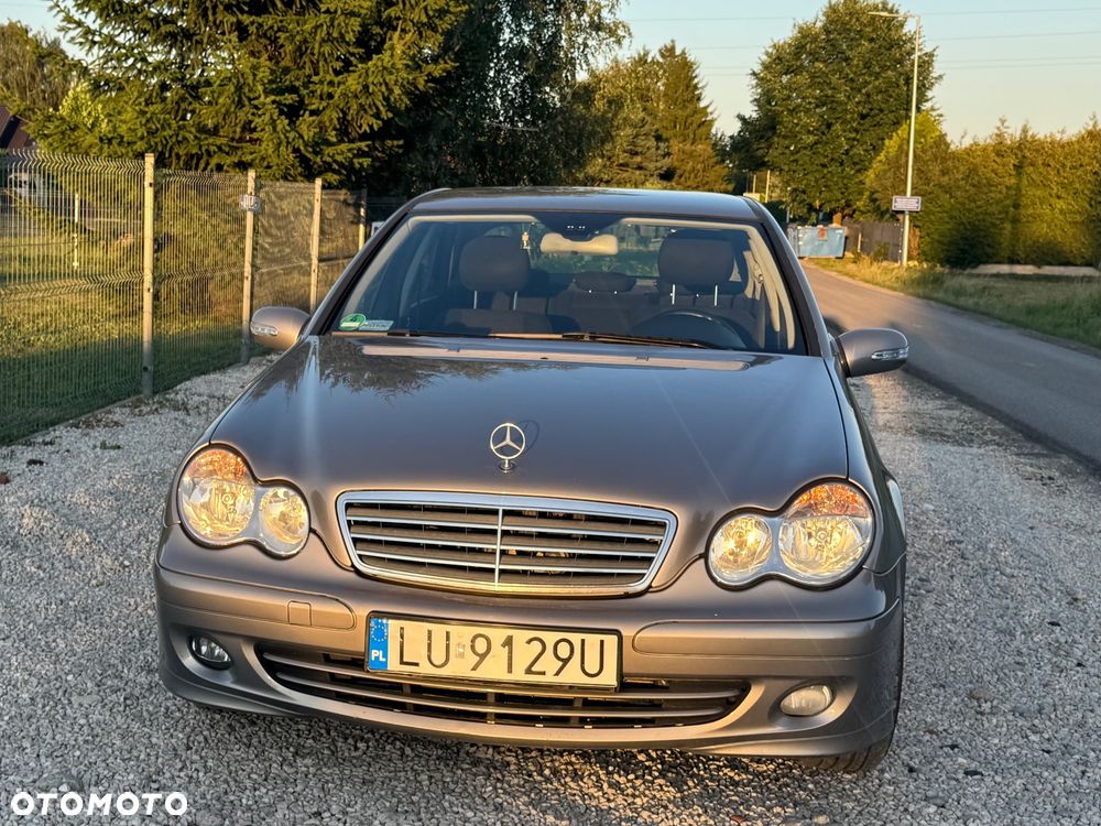 Mercedes-Benz C-Class 2006 photo 2