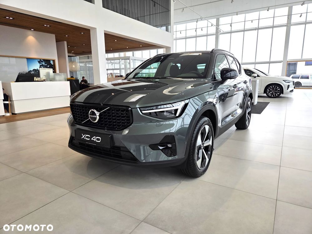 Volvo XC 40 B3 Ultra Dark - 1