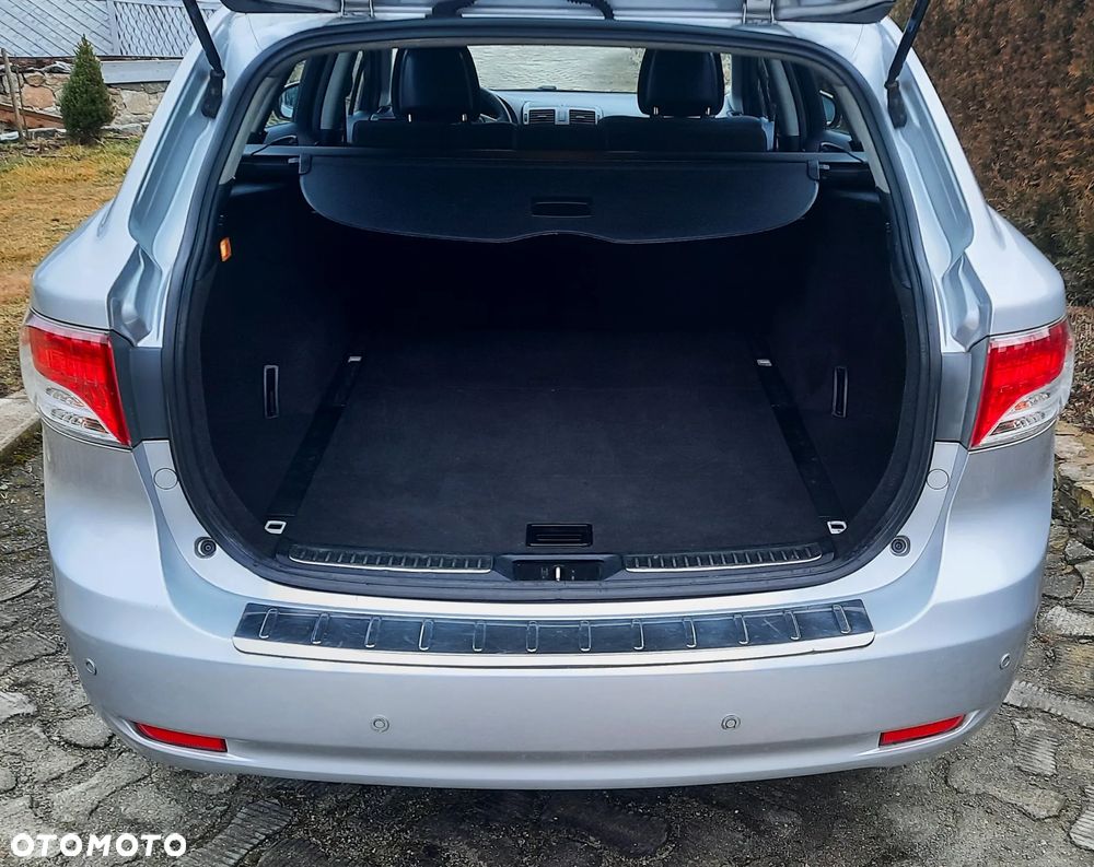 Toyota Avensis Combi 1.6 Comfort - 12