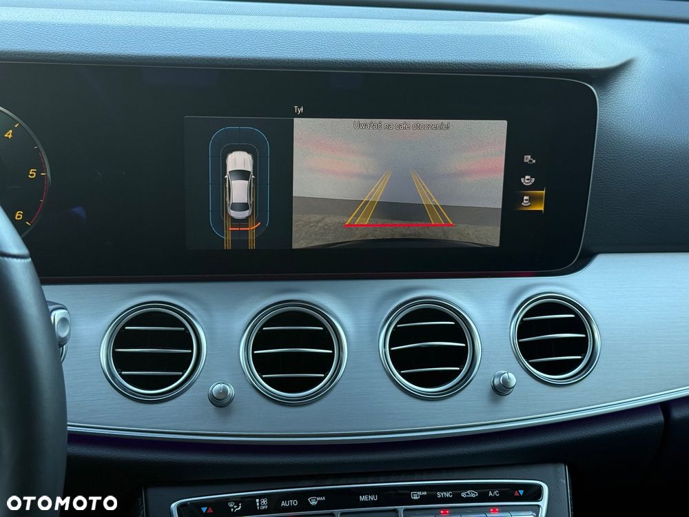 Mercedes-Benz Klasa E 220 d 4-Matic AMG/Avantgarde - 18