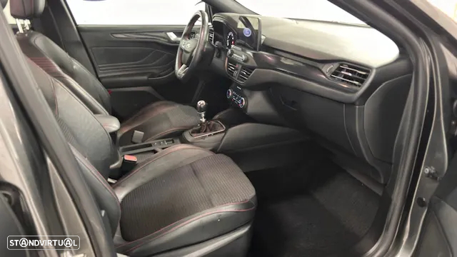 Ford Focus 1.0 EcoBoost MHEV ST-Line - 2