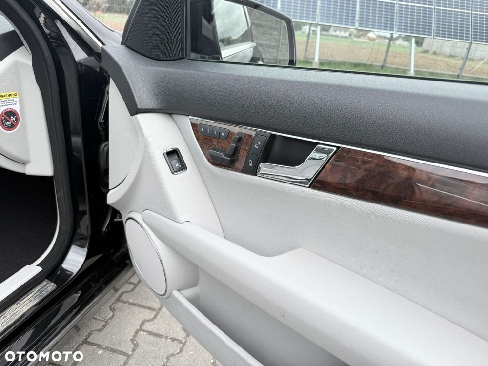 Mercedes-Benz Klasa C 320 CDI Avantgarde 4-Matic - 13