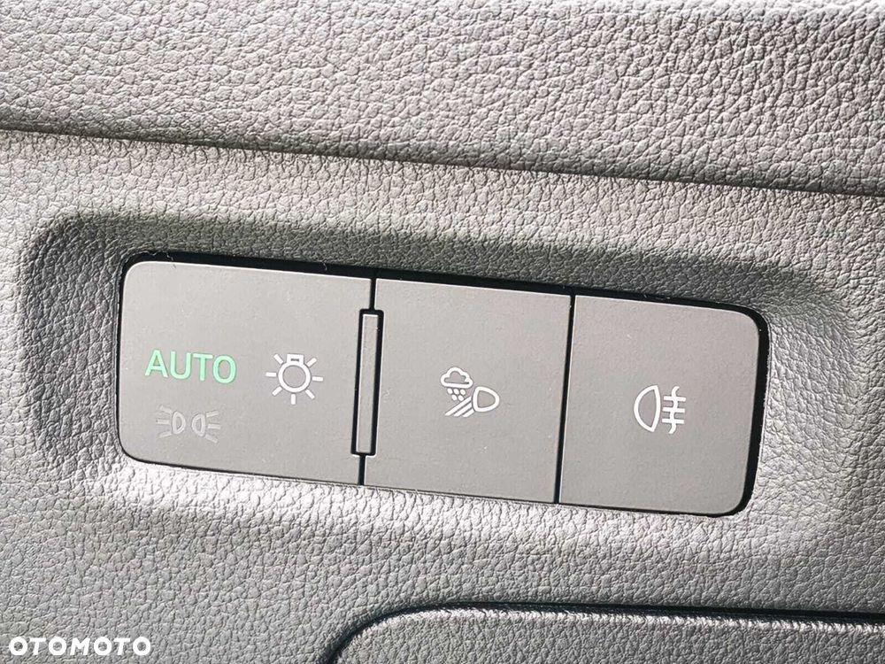 Skoda Octavia 2.0 TDI Sportline DSG - 22