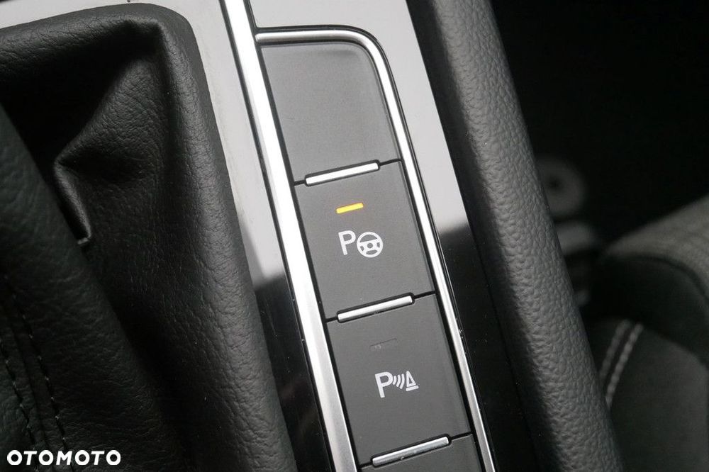 Volkswagen Passat 2.0 TSI Business DSG - 22