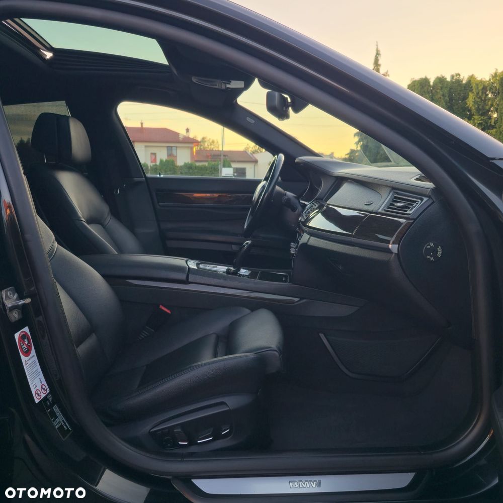 BMW Seria 7 730d xDrive - 24